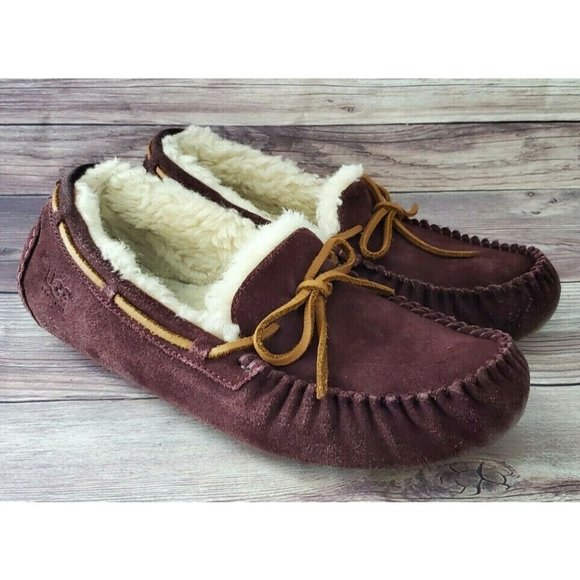 UGG Shoes - Ugg Womens Dakota Burgundy Slippers Size 10.5